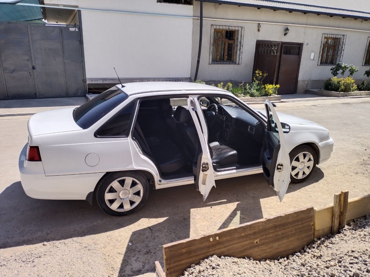 Нексия 2 сотилади
