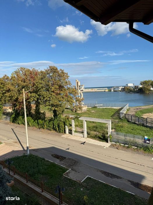 Imobil pe malul lacului din Costinesti