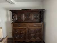 Dulap și set masă cu 6 scaune vintage din lemn masiv, sculptate manual