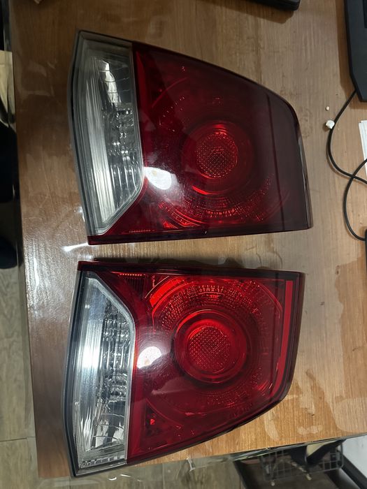 Продам фары на крышку багажника в оригинале