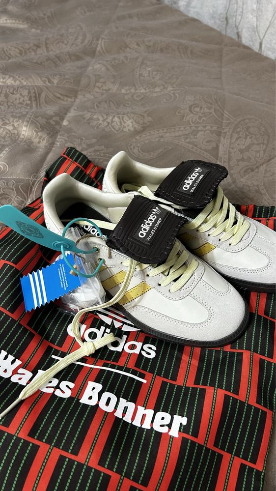 Продам adidas кроссовки