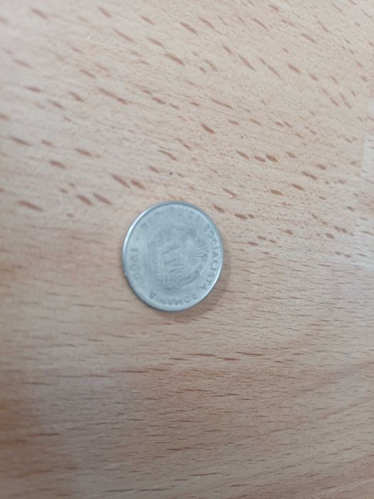 Стари монети, значки, медали