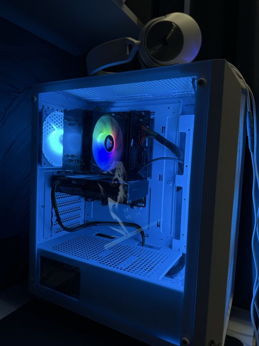 Компьютер , игровой кейс идеально подойдет для игр