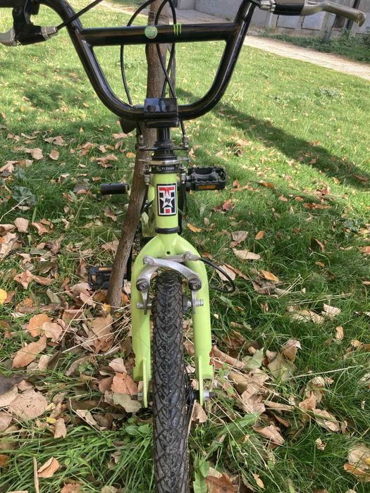 Детски bmx
Рамака:tony hawk attaboy
Пегове: tony hawk
Гуми: 16 цола
Сп