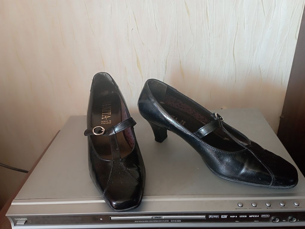 Обувь женская босоножки туфли продам