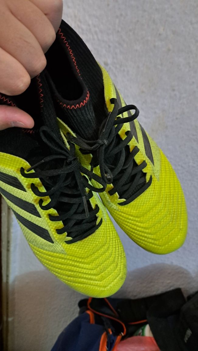 Футболни обувки ADIDAS Predator