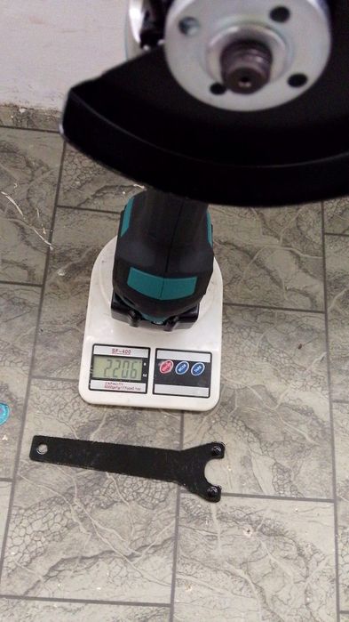 Flex cu variator Makita cu baterie de 6 A