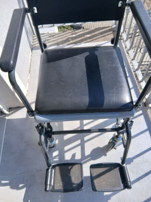 Vând scaun toaletă, Rolator scaun pentru cadă