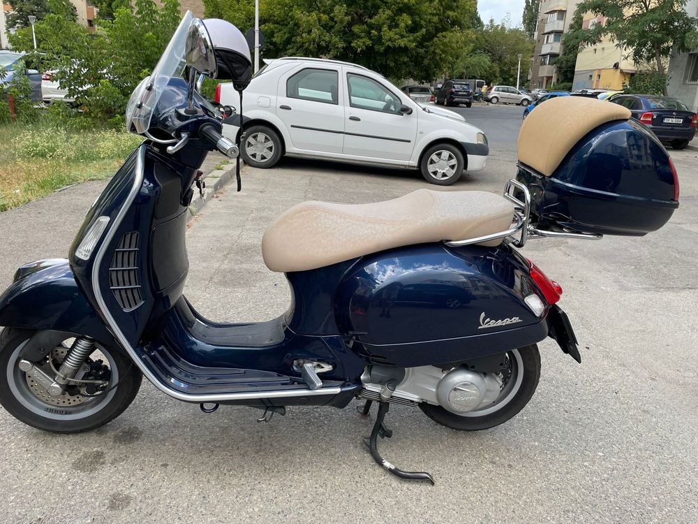 Vând Vespa 250 GTS