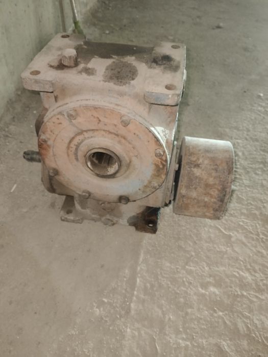 Продам редуктор хода башенного крана