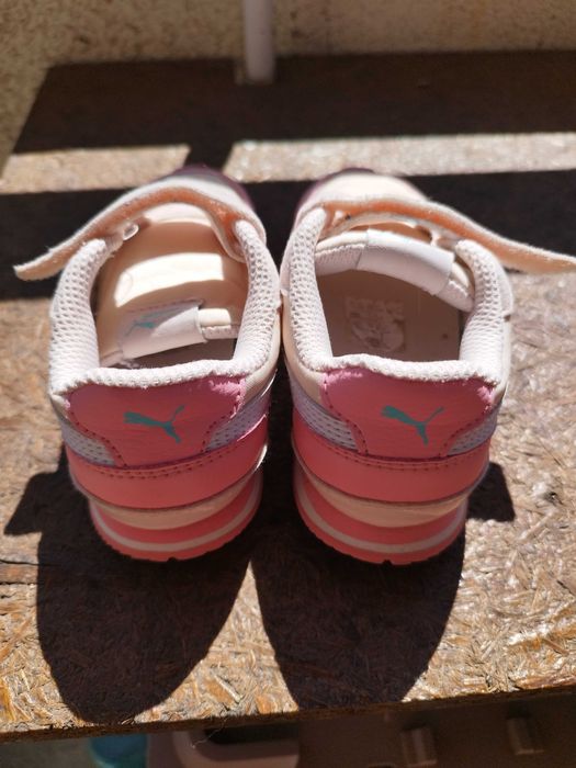 Продавам детски оригинални маратонки Пума