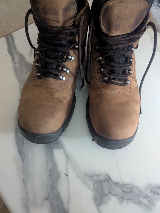 Продам спец обуви