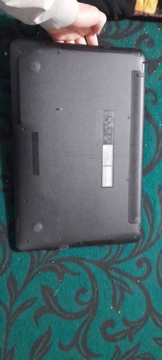 Asus notbok sotiladi