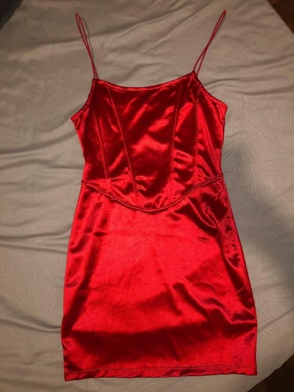 Червена тясна рокля HM