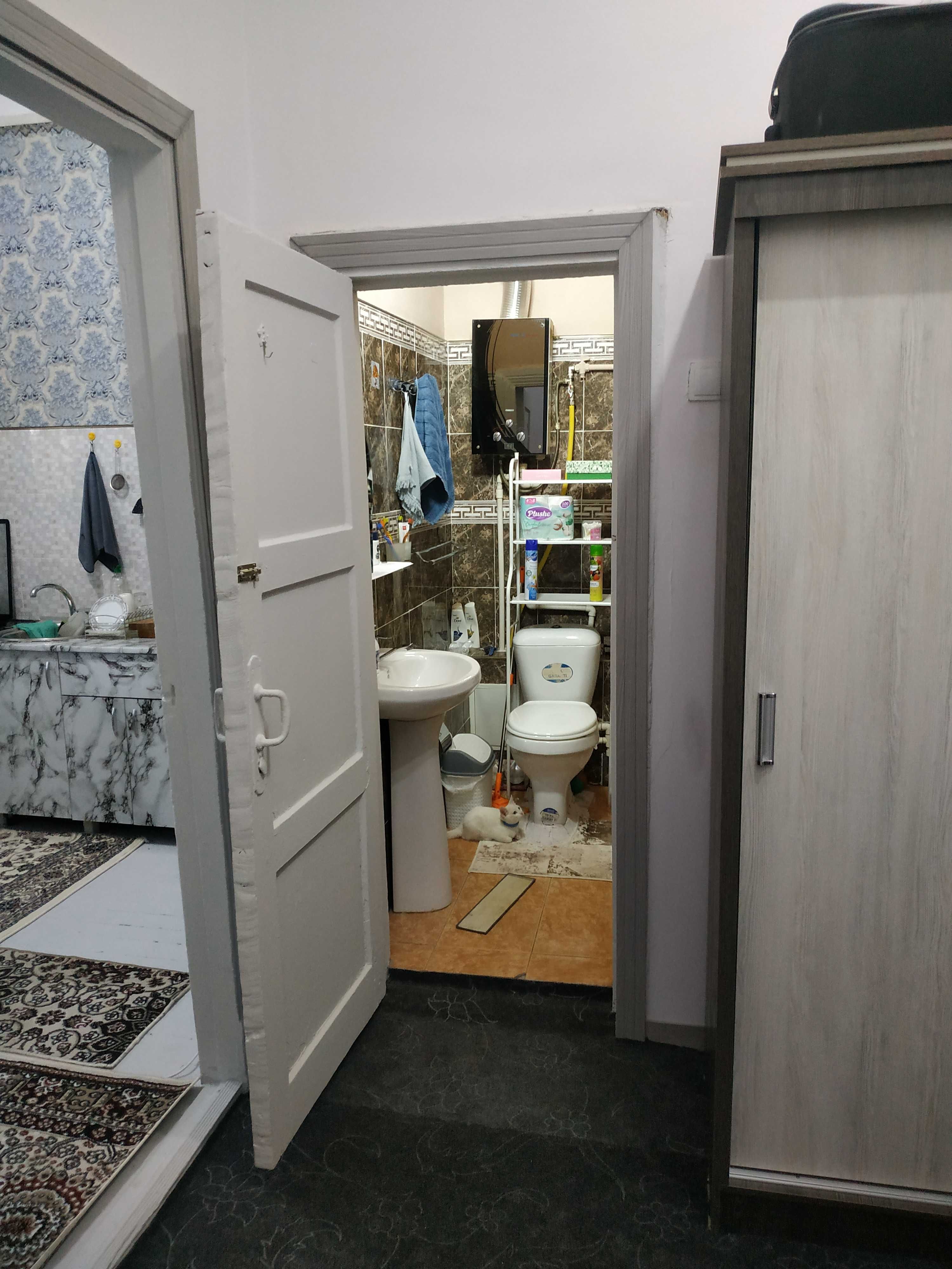 Срочно продаётся 2-х комнатная квартира в центре Чирчика