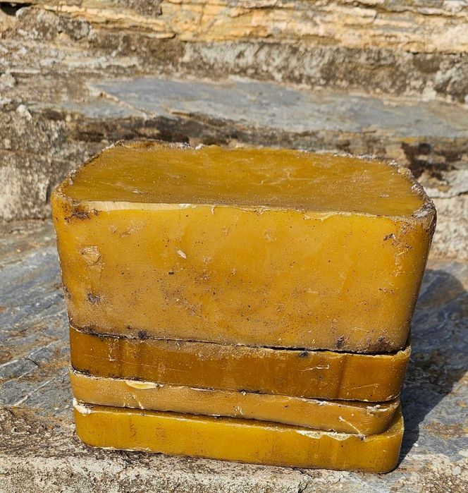 Чист пчелен восък – 100% натурален, идеален за пити и основи!