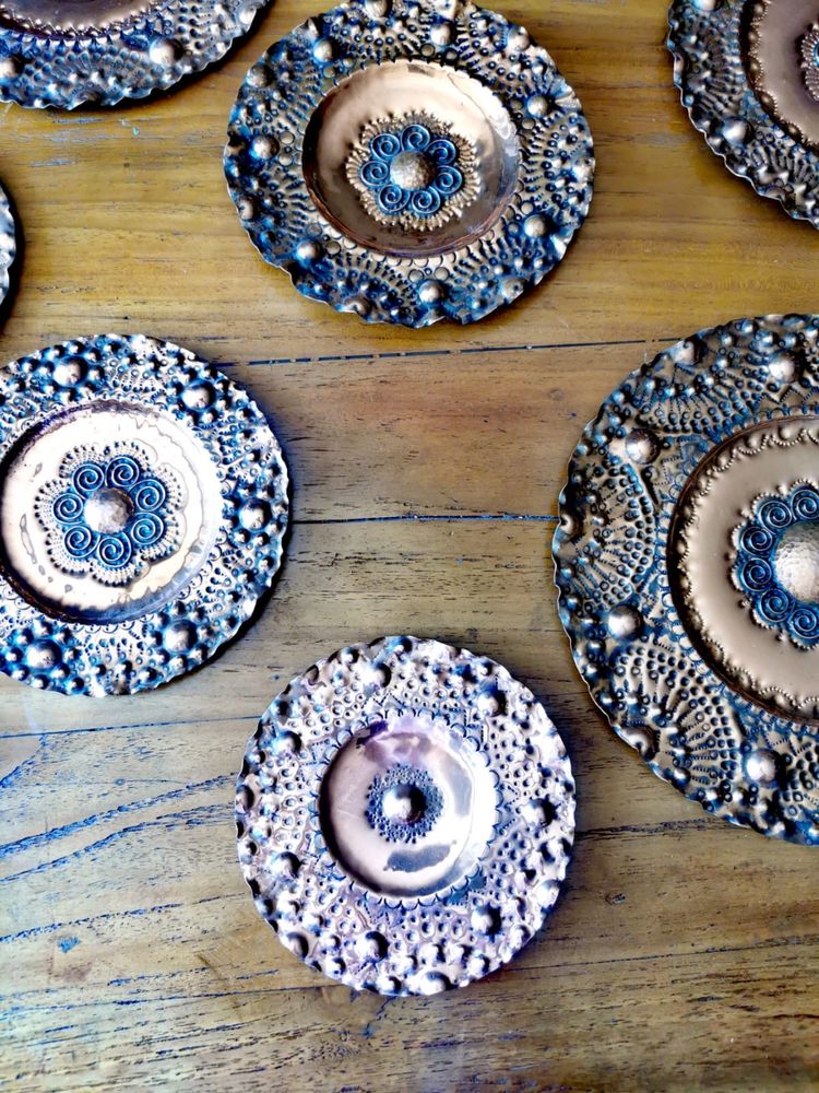 Антикварна колекция от масивни ръчно изработени медни чинии пана
