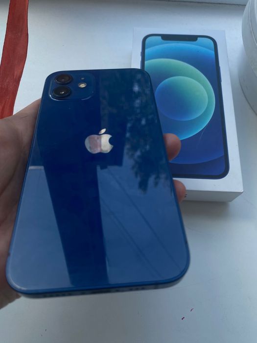 Продам айфон 12