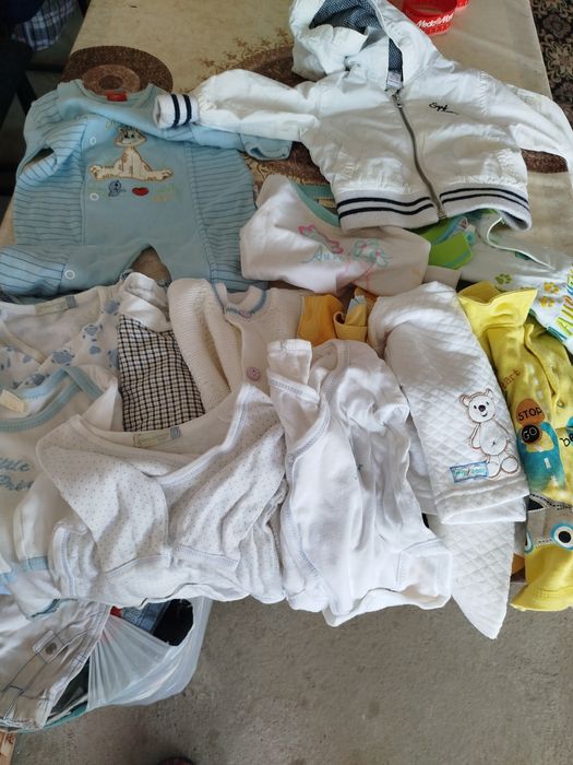 Децки дрехи на кг едро продавам