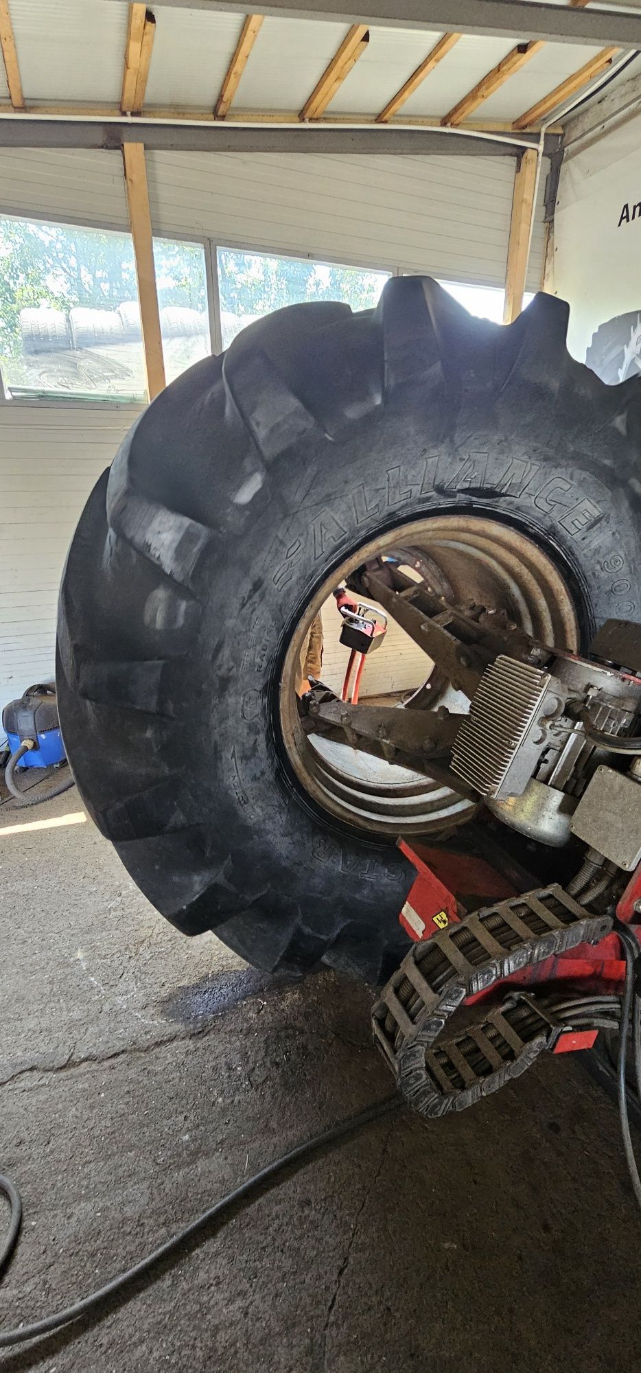Anvelopa 900 /60 R 32 Alliance.