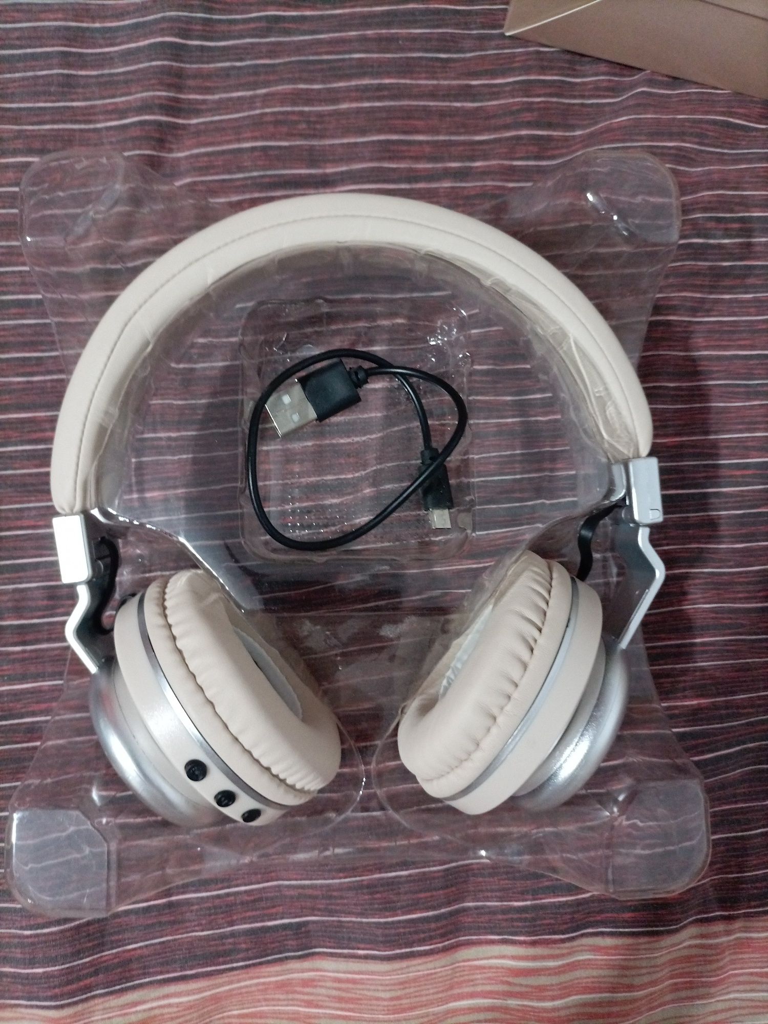 Слушалки JBL Seven color lightening system