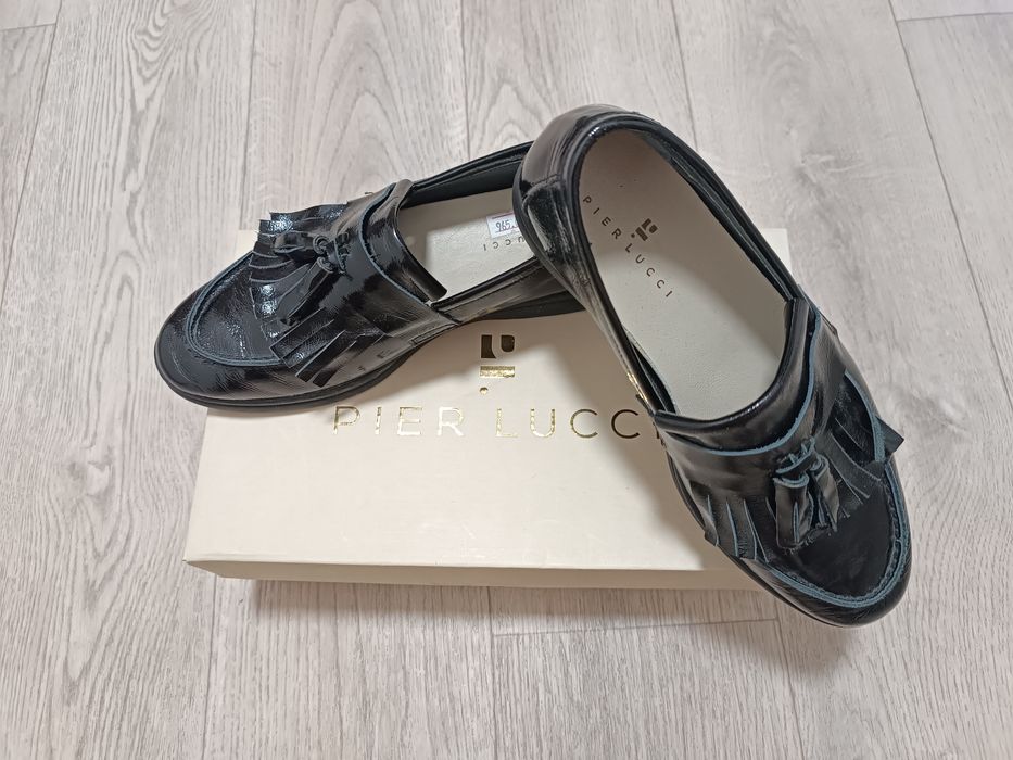 Лоферы из натуральной лаковой кожи 36 р