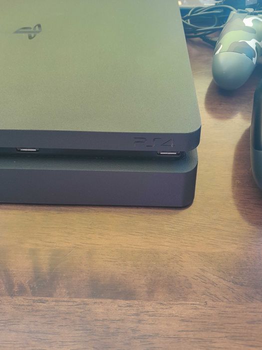 Play Station 4 Slim 1 TB / PS4 Slim + два джойстика + игри