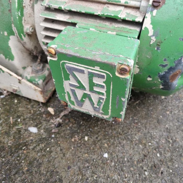 Vand snec cereale 4 metri cu motor 380 V sau 220 V.