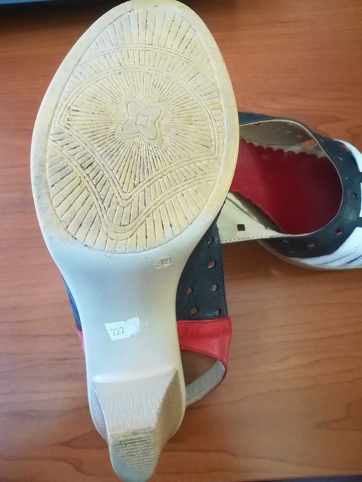 Елегантни дамски сандали - кожени