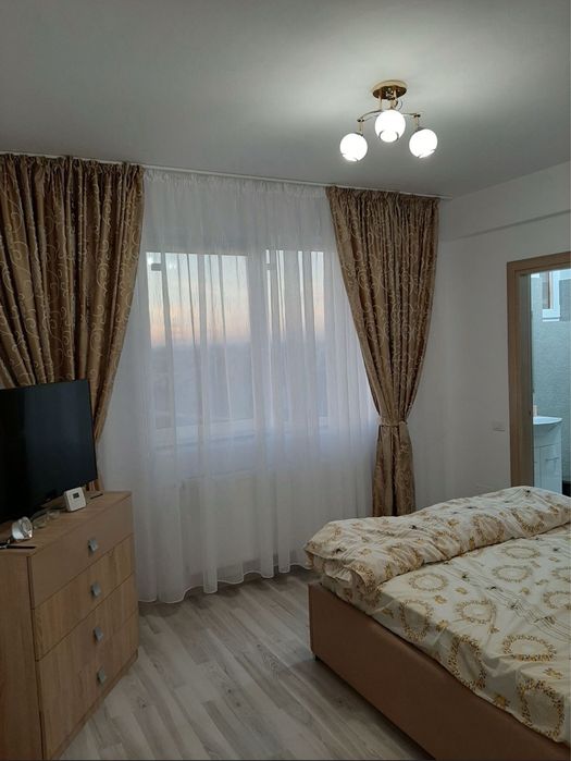 Vand apartament cu 3 camere