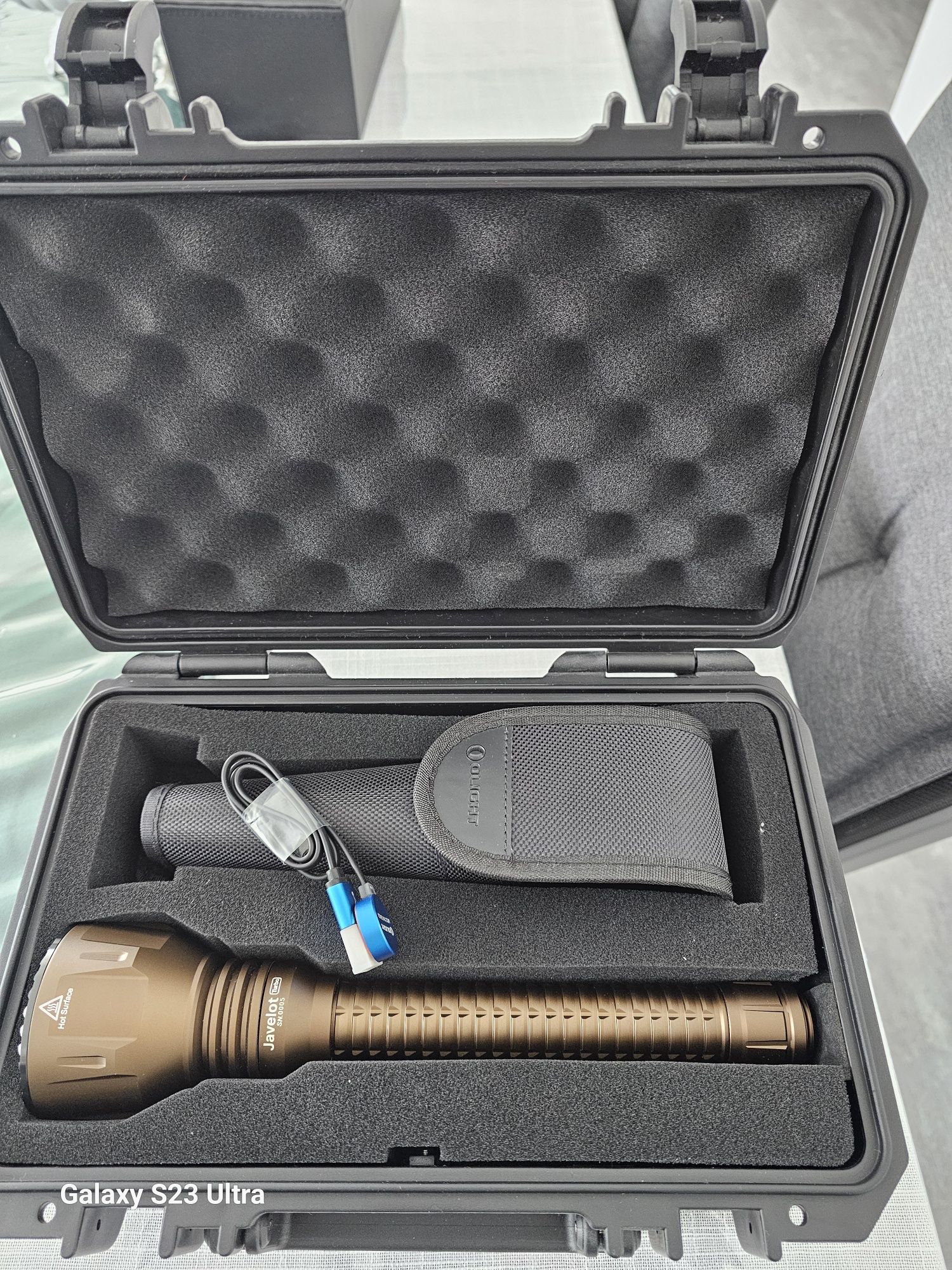 Lanterna vanatoare Olight Javelot Turbo
