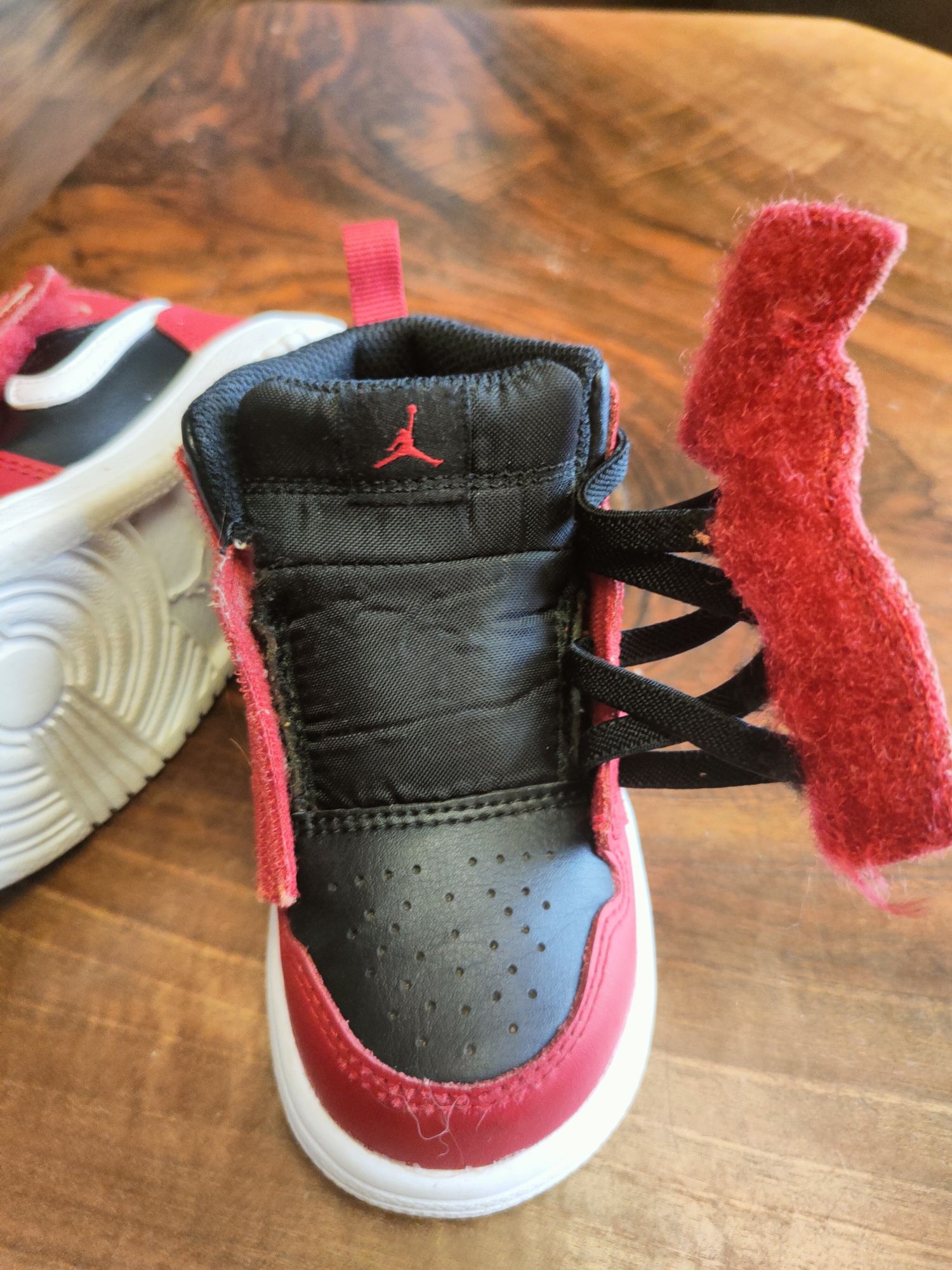 Бебешки високи кожени маратонки Nike Air Jordan, размер 23.5