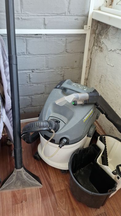 Моющий пылесос karcher