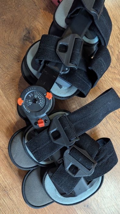 Коленна ортеза с шарнир