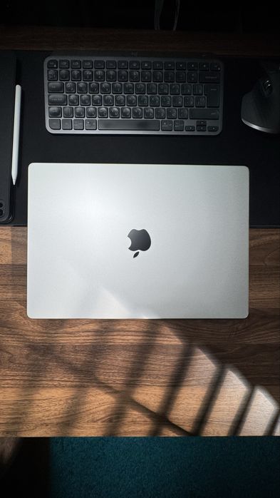 Macbook pro 16 M2 MAX / 32 GB / 1 TB