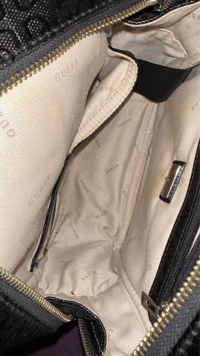 Vând ghiozdan negru marca GUESS, în stare bună