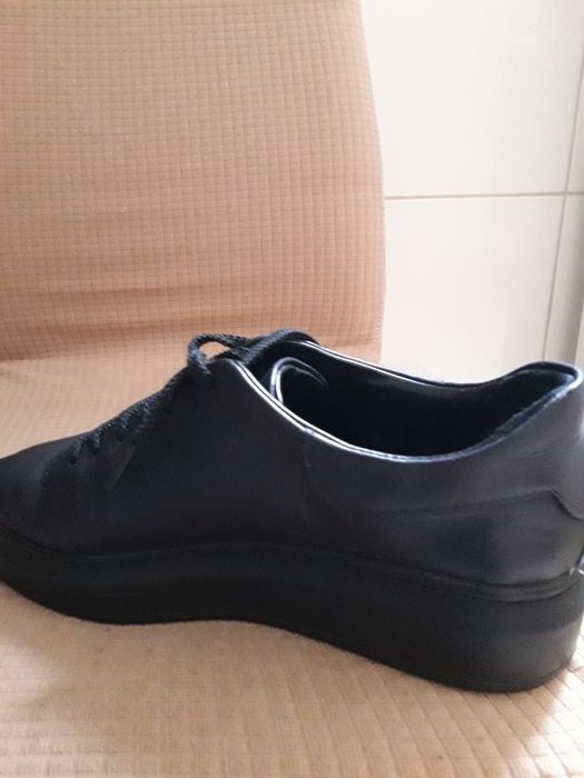 Vand pantofi sneakers din piele naturala marimea 38