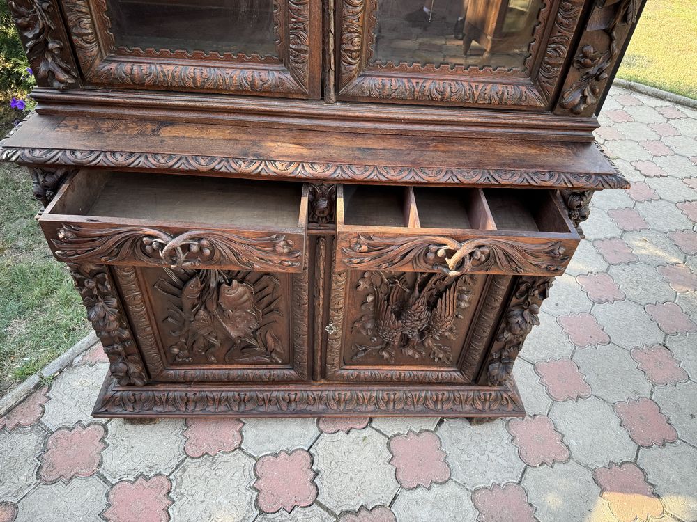 Vitrină/Bufet din lemn masiv sculptat manual – stil renascentist
