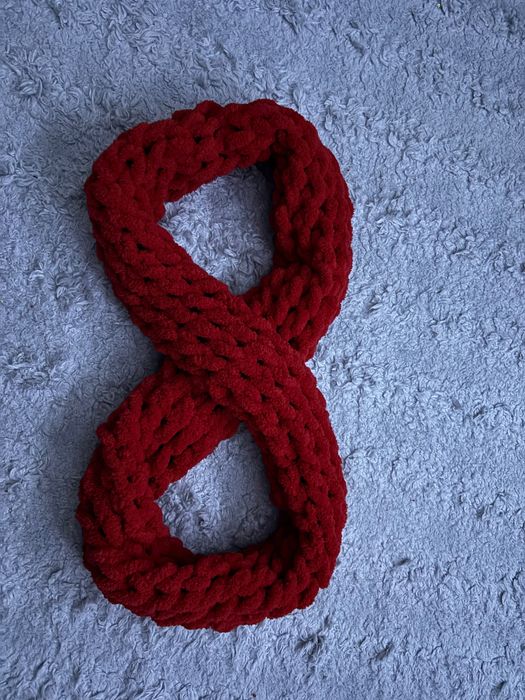 Дамски ръчно плетени шалове