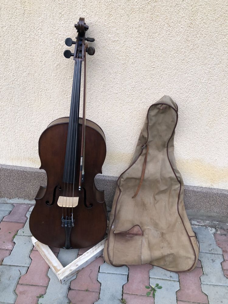 Violoncel vechi de colecție