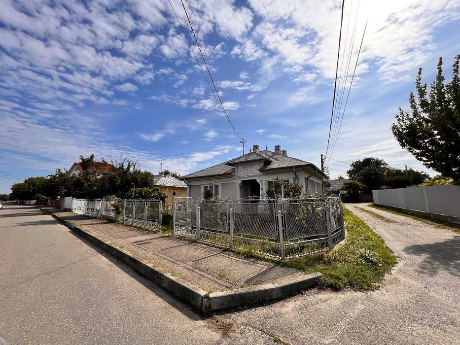 Casa în INIMA Târgului Neamț racordata la toate utilitatile
