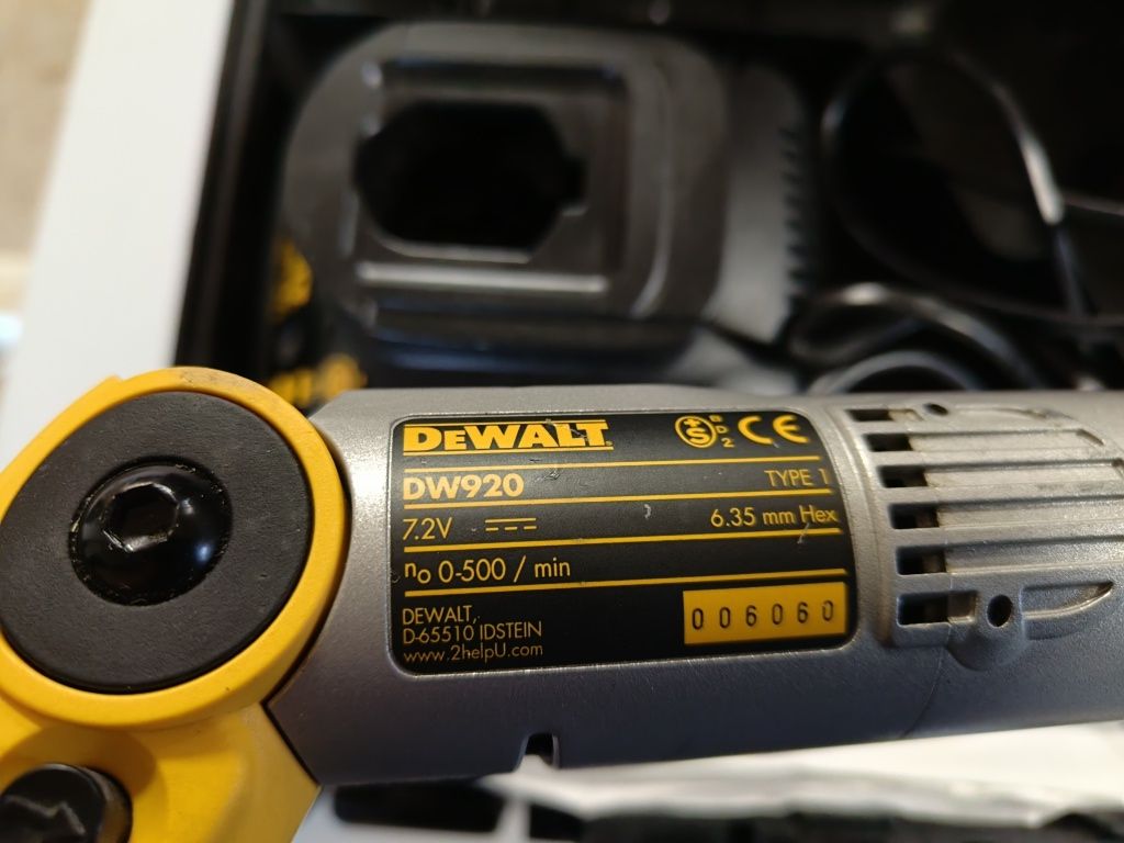 Акомулаторна отвертка DeWalt DW-920