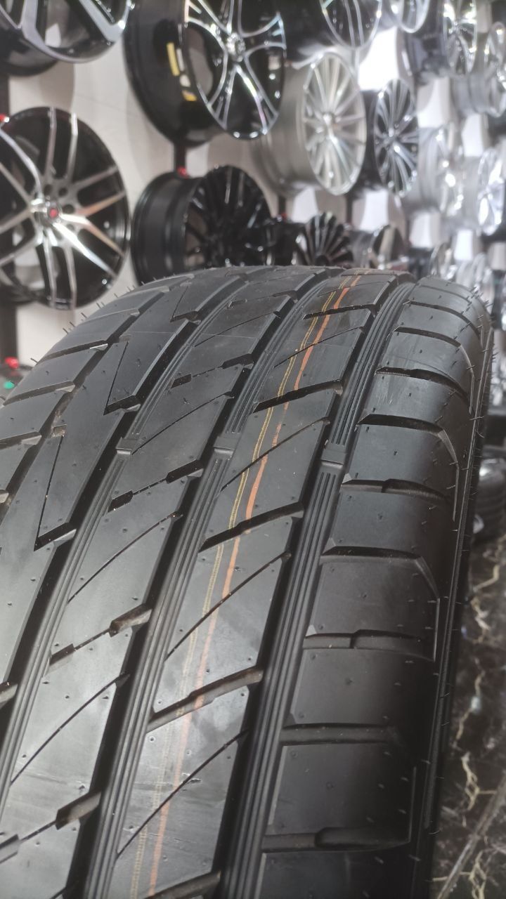 ROADARES Balon shina 245/60R18