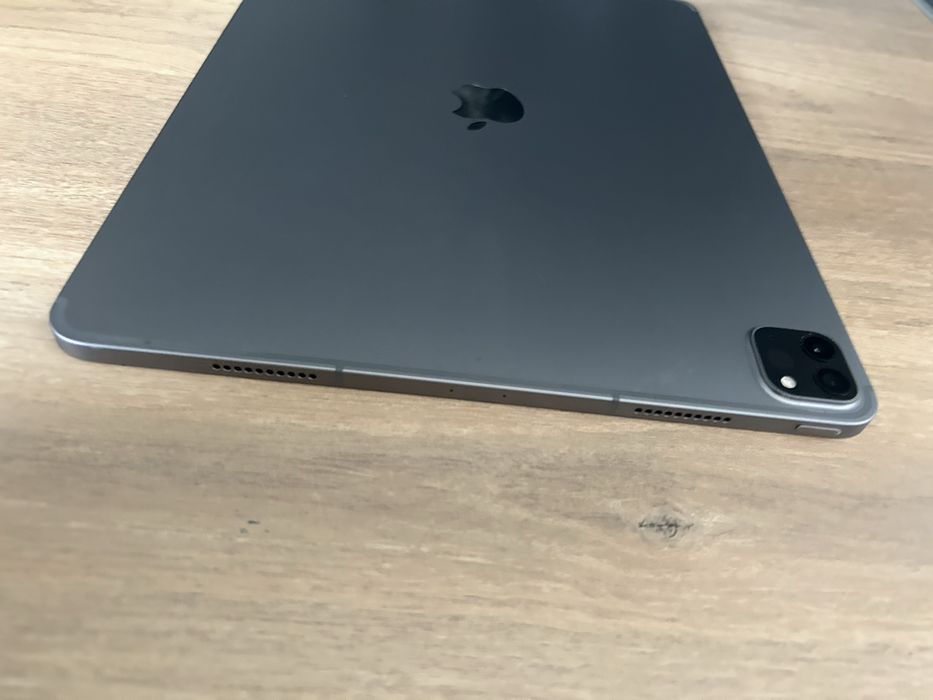 Ipad pro 12.9 6th gen M2 256 gb wi fi + cellular