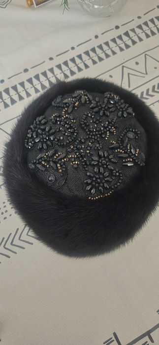 Продам шапку 10 000т