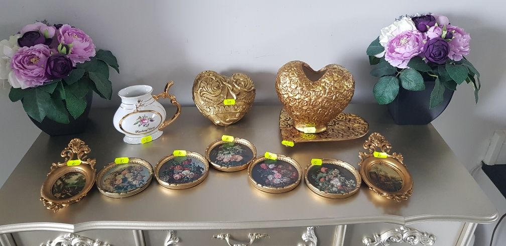 Decorațiuni vechi din ceramică și porțelan