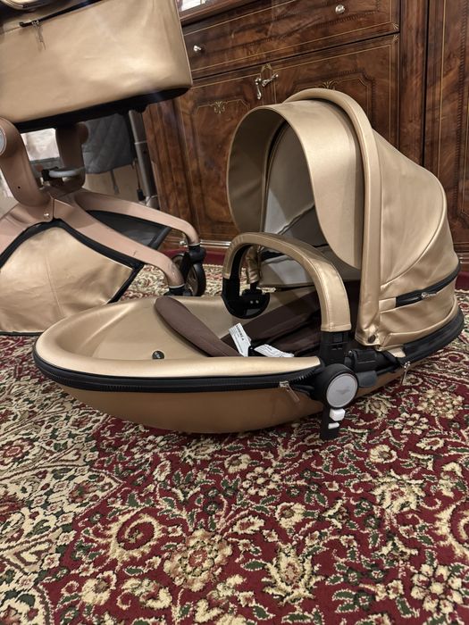 Коляска и для девочек и для мальчиков