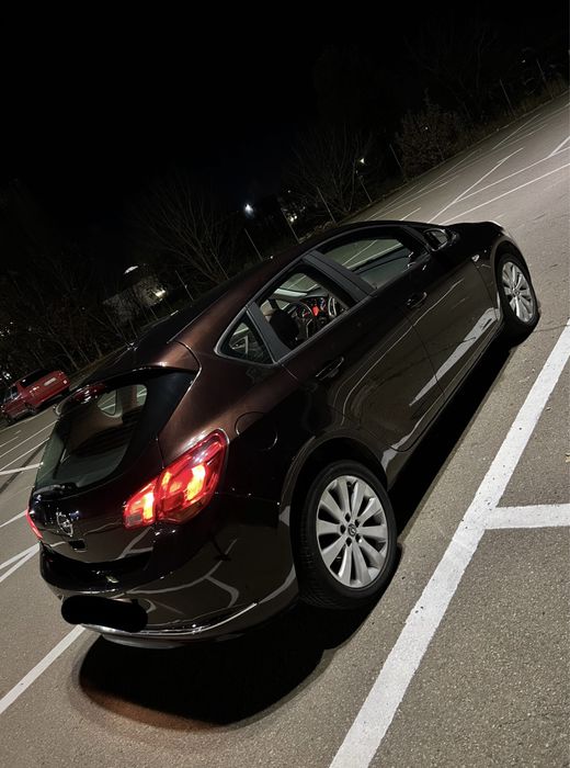 Vând Opel astra J 2013