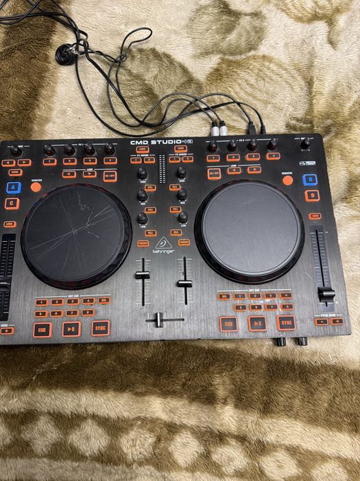 Конзола ,подходяща за начинаещи диджеи