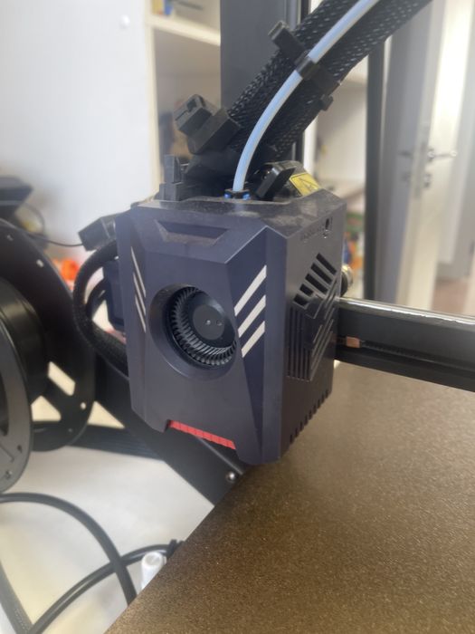 Продам 3д принтер Anycubic Kobra 2 max